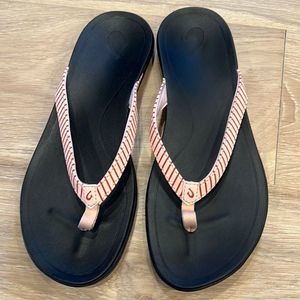 NWOT OluKai Ho’Opio sandals